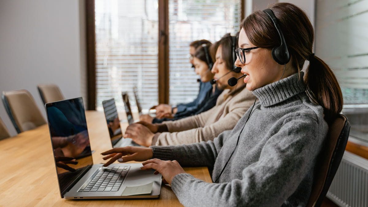How To Capture And Track Every Lead Automatically With A CRM | LeadHub CRM